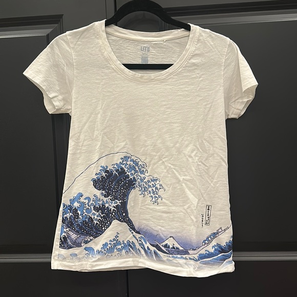 No Longer Sold! Uniqlo x Hokusai Blue Wave T-Shirt - Picture 1 of 5
